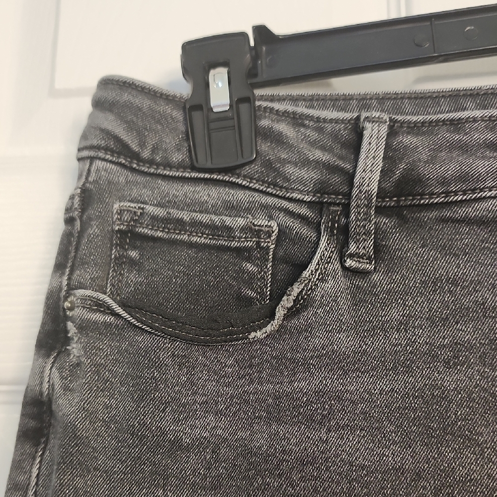 Old Navy Charcoal Distressed Cropped Jeans - Picture 6 of 13